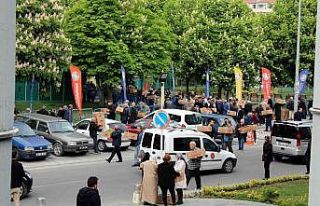 Organik domates fidesi almak için metrelerce kuyruk...