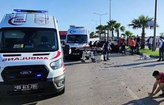 Osmaniye’de direğe çarpan otomobil karşı şeride...