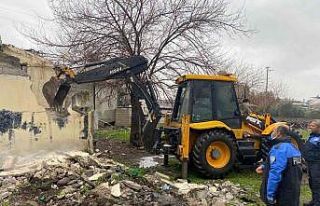 Osmaniye’de metruk binalar yıkılıyor