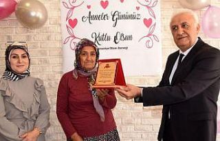 Osmaniye’de yılın annesi seçildi