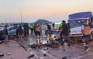 Otomobil ile kamyonet çarpıştı: 6 yaralı