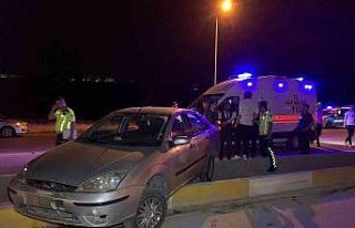 Otomobil refüje çıktı: 1 yaralı
