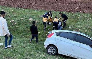 Otomobil şarampole devrildi: 4 yaralı