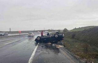 Otomobil takla attı: 3 yaralı