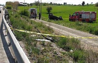 Otomobiliyle tarlaya uçan kadın sürücü hayatı...