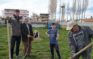Özalplı gençler geleceğe nefes olmak için fidan...
