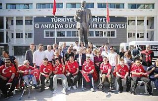 Özel bireyleri davul zurnayla askere uğurladılar