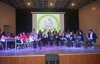 Özel çocuklardan ailelerine özel gösteri