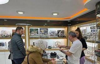 Özel günlerin değişilmez hediyesi saatlere yoğun...