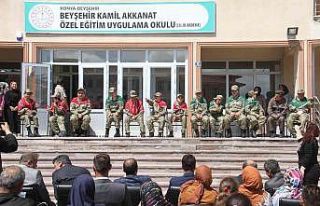 Özel öğrenci kınalı kuzuların temsili askerlik...