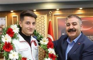 Palandökenli boksör ülkemizi temsil edecek