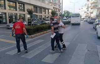 Park ederken çarptığı motosikletteki 2 kişi yaralandı