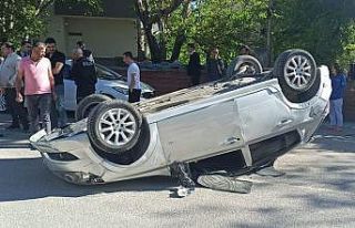 Park halindeki otomobile çarpan araç takla attı:...