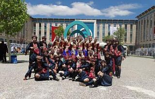 PAÜ Halk Oyunları Topluluğu izleyenlerden tam not...