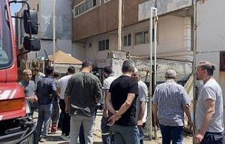 Pendik’te iş yerinin elektrik panosunda çıkan...