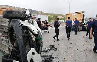 Pendik’te Sabiha Gökçen bağlantı yolunda 2 araç...