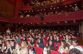 Perde, gençler için açıldı