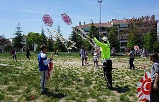 Polis ve jandarmadan öğrencilere uçurtma şenliği