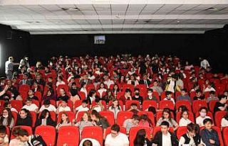 Protokol üyeleri öğrencilerle birlikte ‘Kurtuluş...