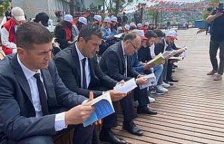 Sahilde kitap okudular, farkındalık oluşturdular