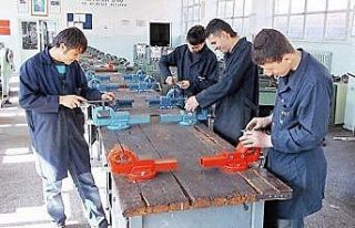 Salihli’de Mesleki Eğitime bin 58 öğrenci kayıt...