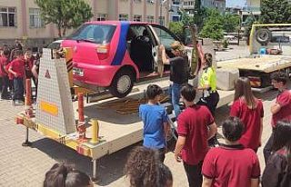 Salihli’de öğrencilere emniyet kemerinin önemi...