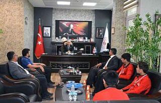 Şampiyon güreşçiler sevinçlerini İlman’la...