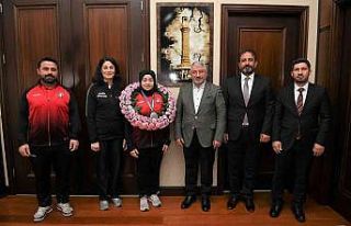 Şampiyon sporcu Başkan Aşgın’ı ziyaret etti