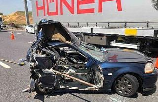 Sancaktepe Kuzey Marmara Otoyolunda yavaşlayan otomobile...