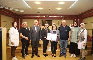 Saniyede Kadın Eli’ne Delta Çoraptan destek