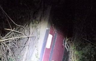 Şarampole yuvarlanan aracın sürücüsü yaralandı