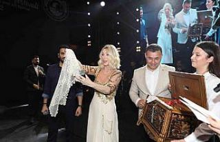Seda Sayan’a konser verdiği sahnede çeyiz sandığı...