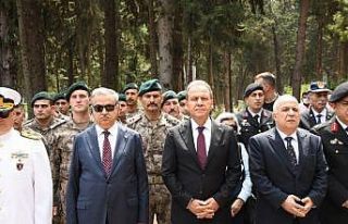 Şehitlikte hüzünlü bayramlaşma