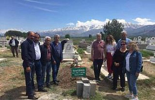 Şengül, ölümünün 1. yıl dönümünde kabri...