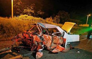 Seydikemer’de otomobil ile kamyonet çarpıştı:...