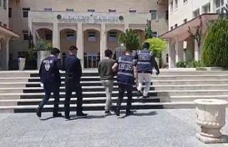Siirt’te bir iş yerini soyan 3 hırsızdan 1’i...