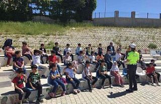 Siirt’te çocuklar trafiği kurallarıyla öğreniyor