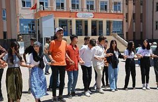 Silopili öğrenciler Bilim Fuarı şenliğinde yeteneklerini...