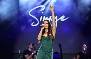 Simge, Uşaklı gençleri coşturdu