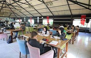 Sınava bir ay kala arı gibi çalışıyorlar