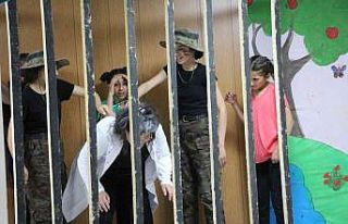 Şırnak’ta öğrenci ve polisler hayvanlar için...