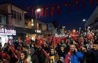 Sokaklar mehter marşı ile inledi, fenerler ile aydınlandı