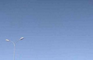 Su borusu patladı, yollar göle döndü