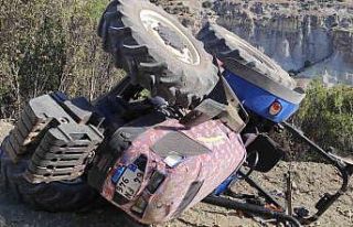 Takla atan traktörün sürücüsü yaralandı