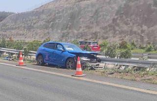 Tanker otomobile çarpıp devrildi; 1 yaralı