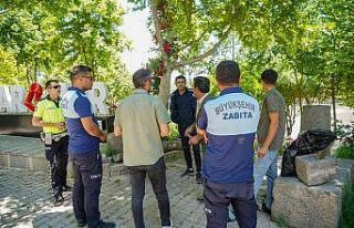 Tarihi ve turistik mekanlarda “Değnekçi” denetimi