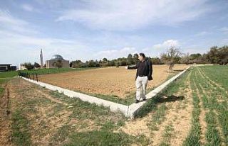 Tarlasından tel örgüleri çalınan tarla sahibi...