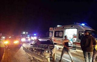 Tarsus’ta 2 otomobil çarpıştı: 6 yaralı