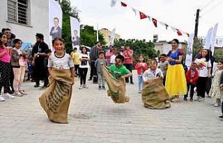 Tarsus’un köylerinde çocuklar 3 gün bayram coşkusu...