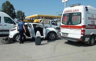 Tır, otomobile arkadan çarptı: 2 yaralı